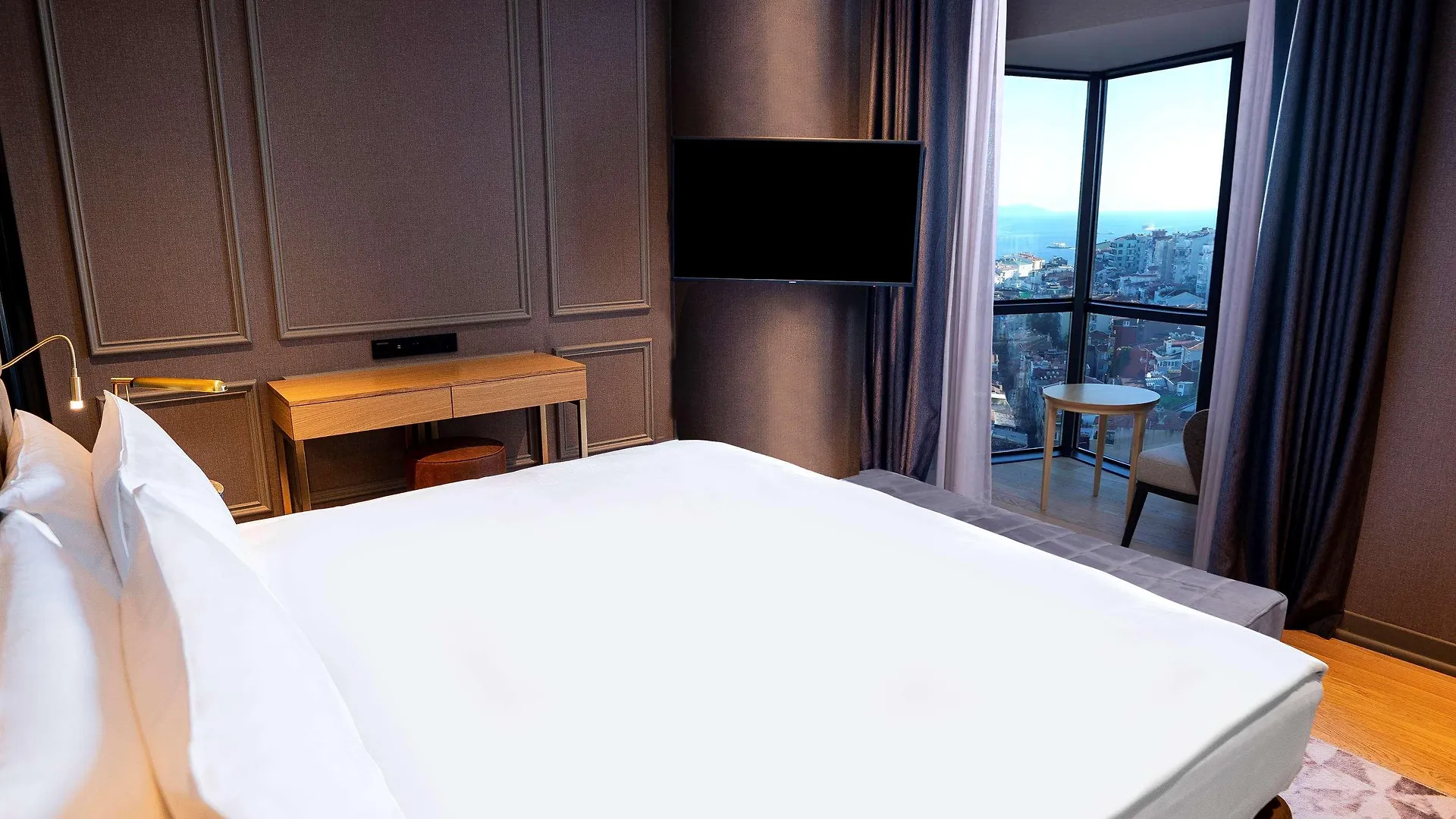 מלון Sofitel Istanbul Taksim 5*,